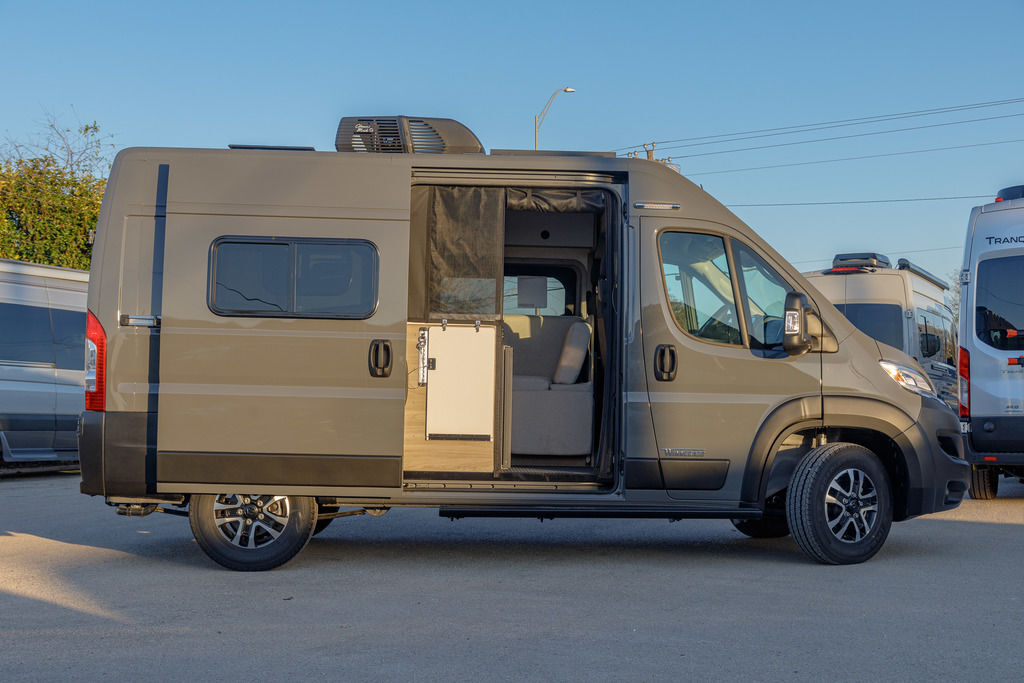 2025 Winnebago Solis Pocket 36B in seguin TX