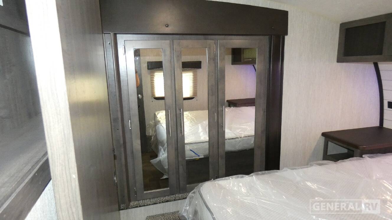 A photo of this 2019 Crossroads Rv CRUISER AIRE 29SI