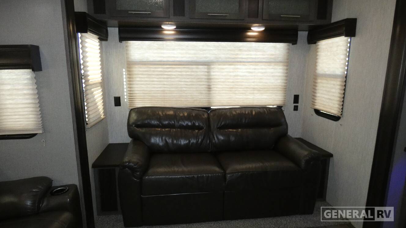 A photo of this 2019 Crossroads Rv CRUISER AIRE 29SI