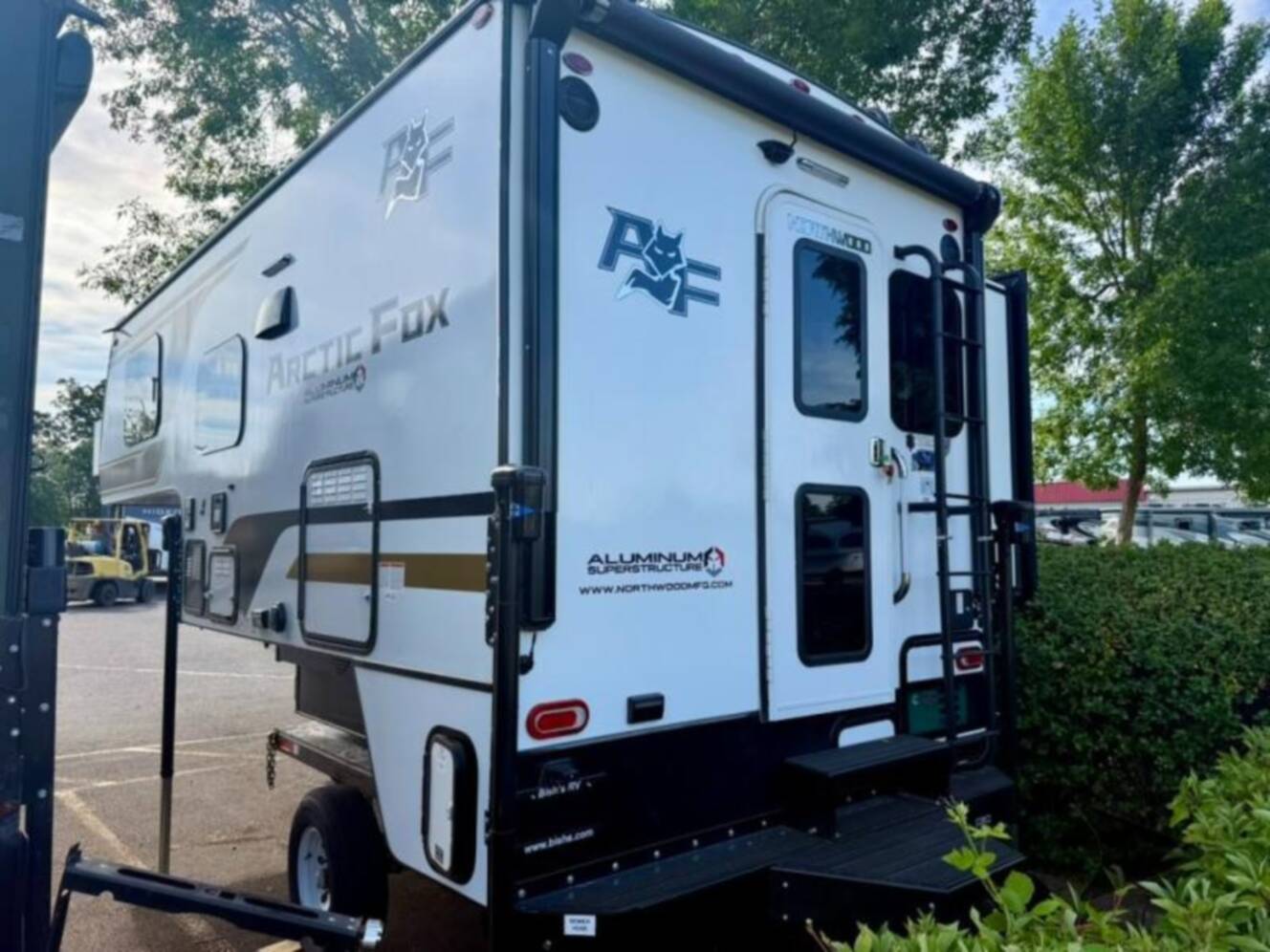 A photo of this 2027 Northwood Arctic Fox 990