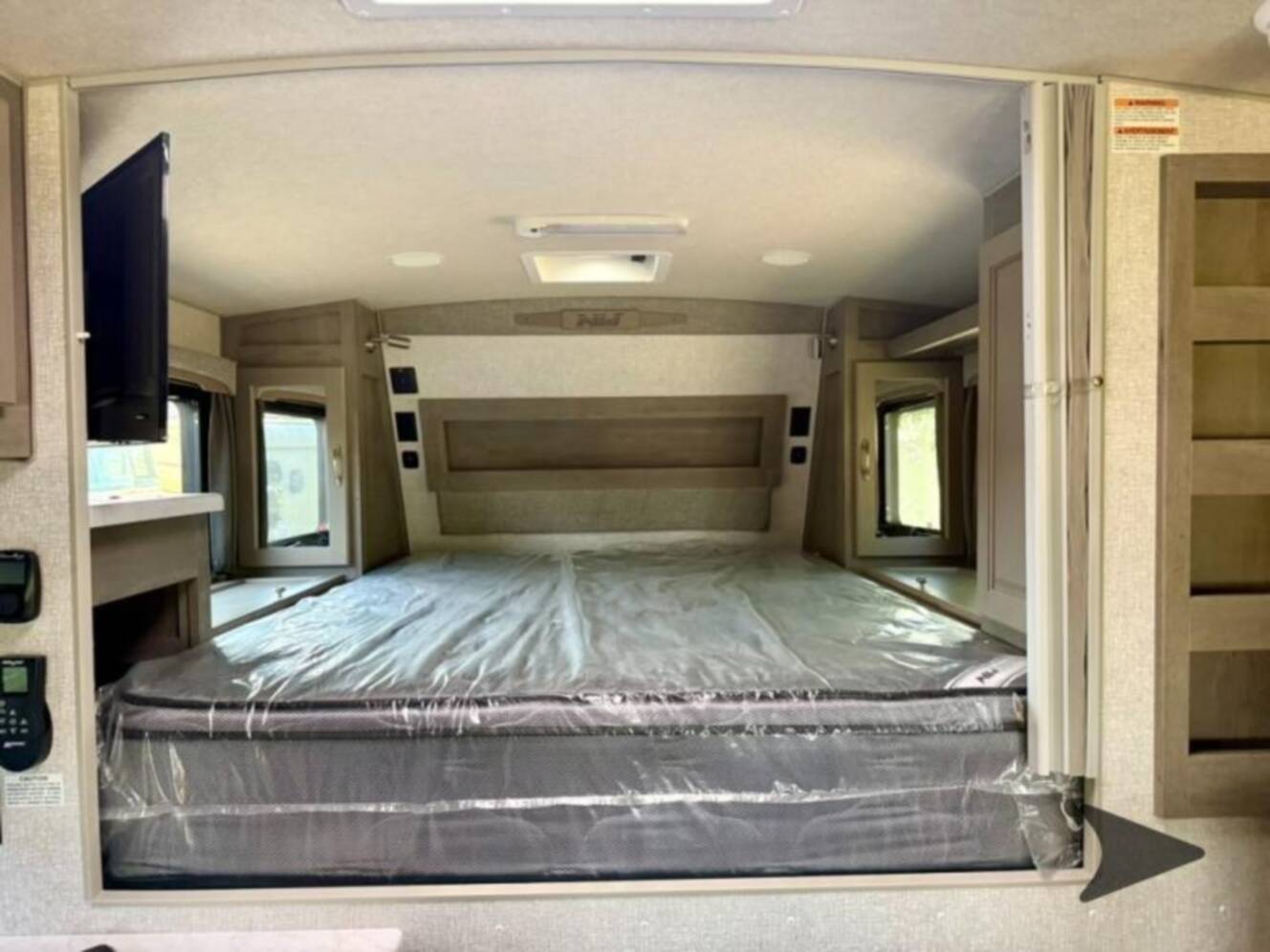 A photo of this 2027 Northwood Arctic Fox 990