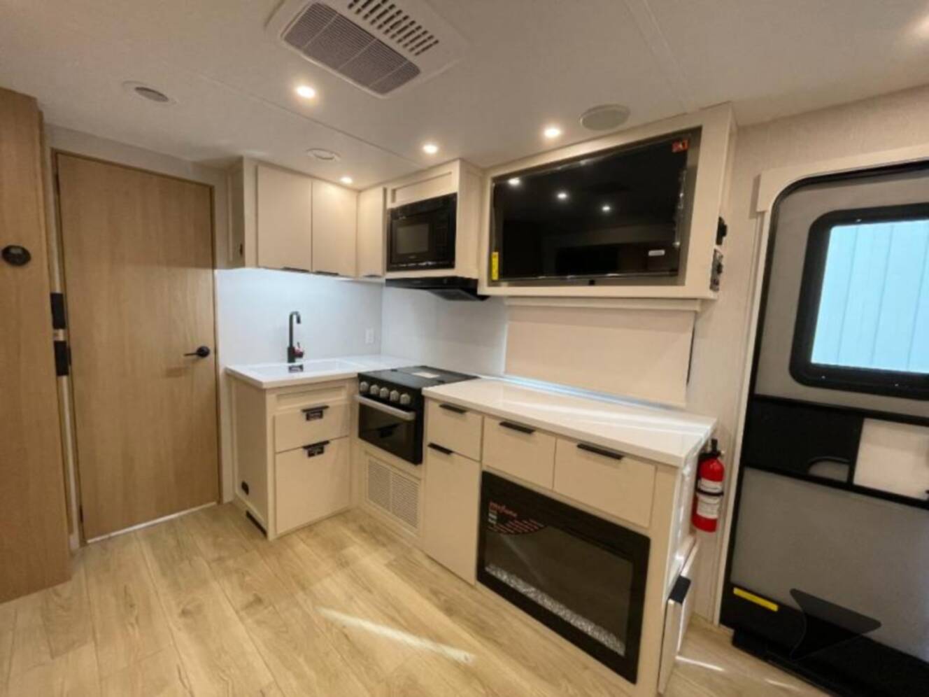 A photo of this 2026 Winnebago Thrive 25RLS