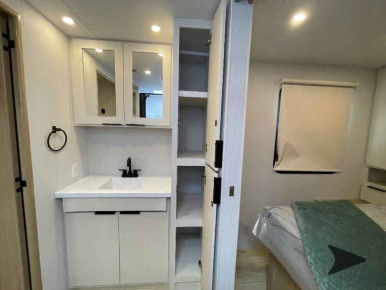 A photo of this 2026 Winnebago Thrive 25RLS