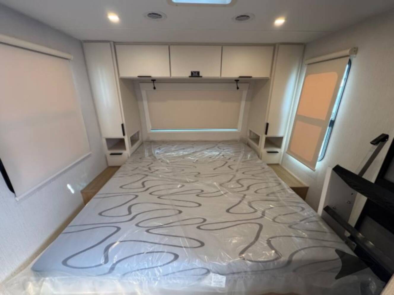 A photo of this 2026 Winnebago Thrive 25RLS