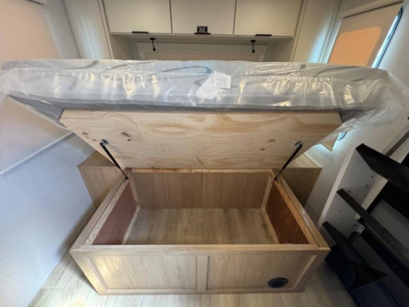 A photo of this 2026 Winnebago Thrive 25RLS