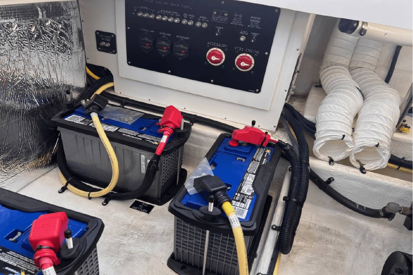 A photo of this 2019 Cruisers Yachts 338 SOUTH BEACH