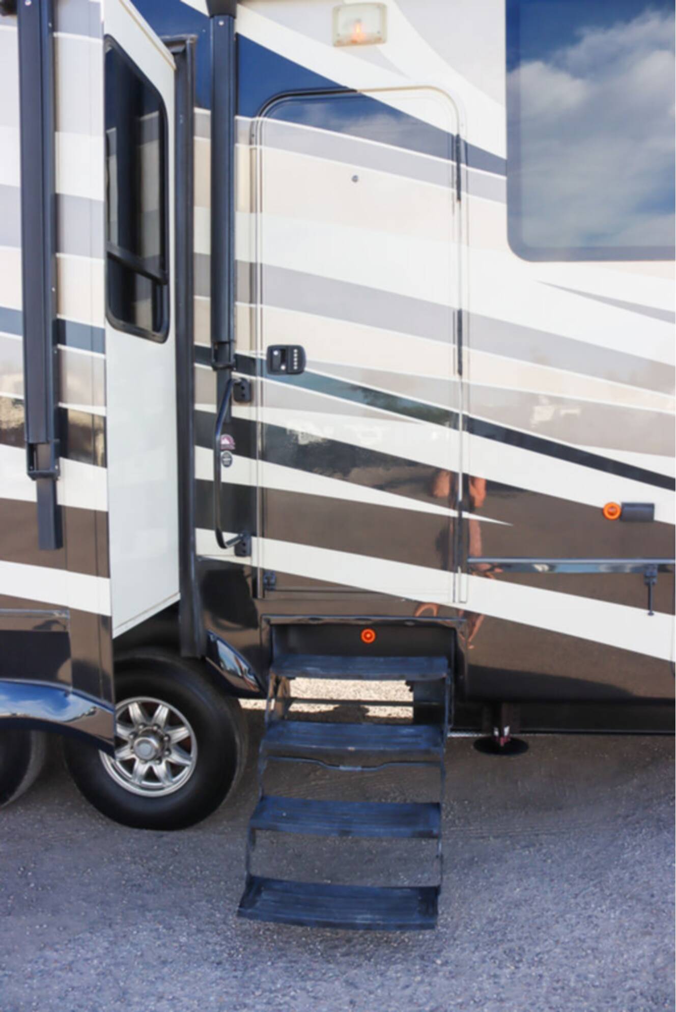 A photo of this 2016 Redwood Rv Redwood RW31SL
