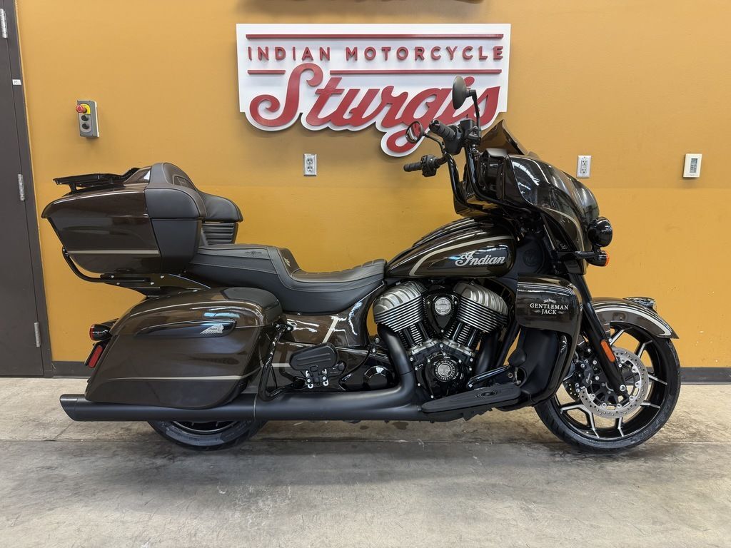 2021 Indian Motorcycle® Roadmaster® JD LE Whiskey Pearl/ Thunder Black Crystal BASE in Sturgis, SD