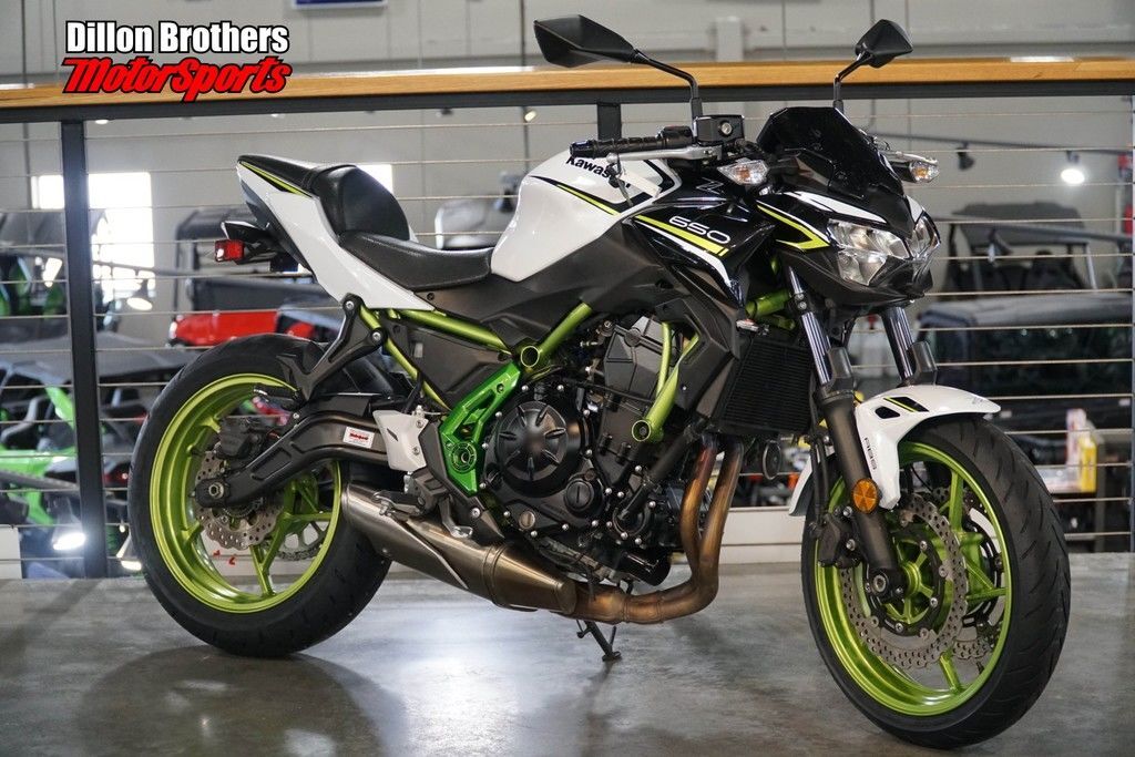 2021 Kawasaki Z650 ABS Pearl Blizzard White/Metallic Spark Black ABS in Omaha, NE