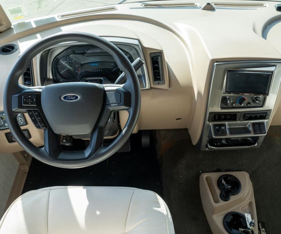 2021 Winnebago ADVENTURER 35F in port st. lucie FL
