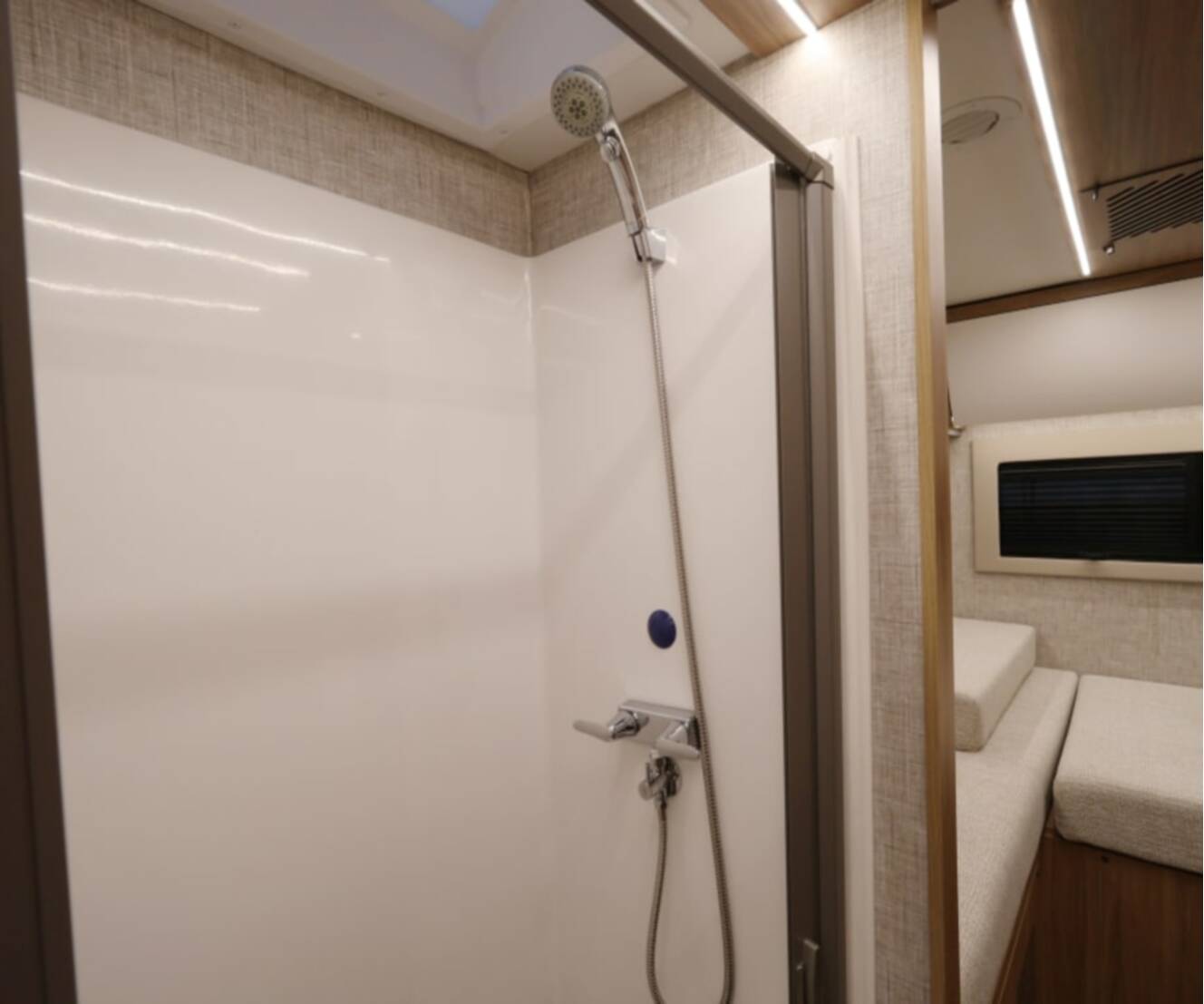A photo of this 2027 Tiffin WAYFARER 25XLW