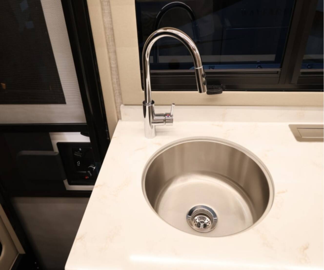 A photo of this 2027 Tiffin WAYFARER 25XLW