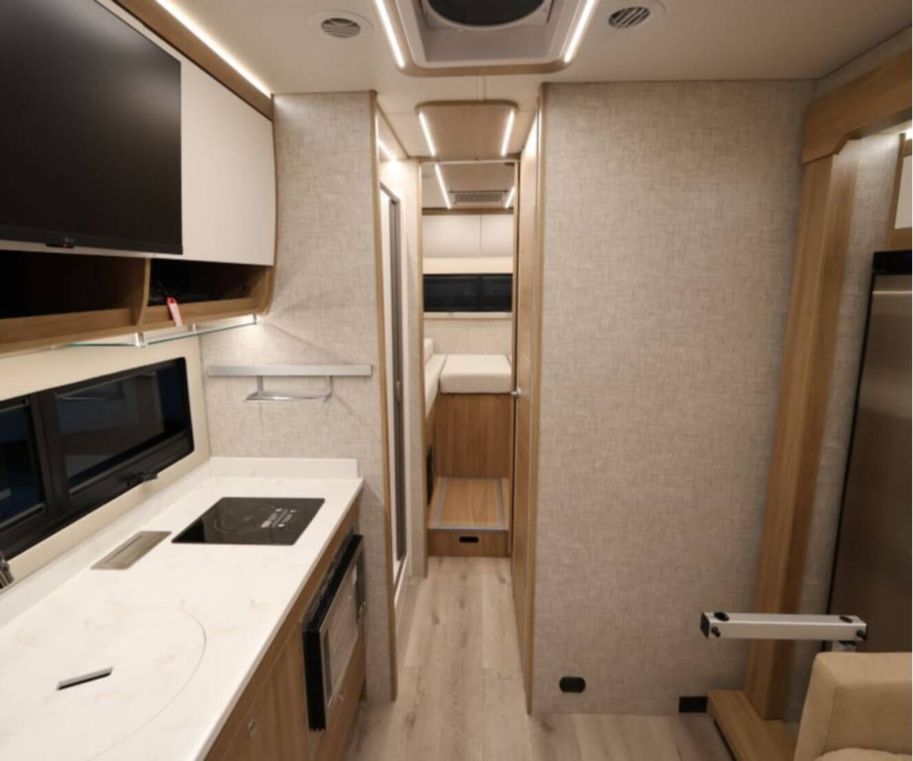 A photo of this 2027 Tiffin WAYFARER 25XLW