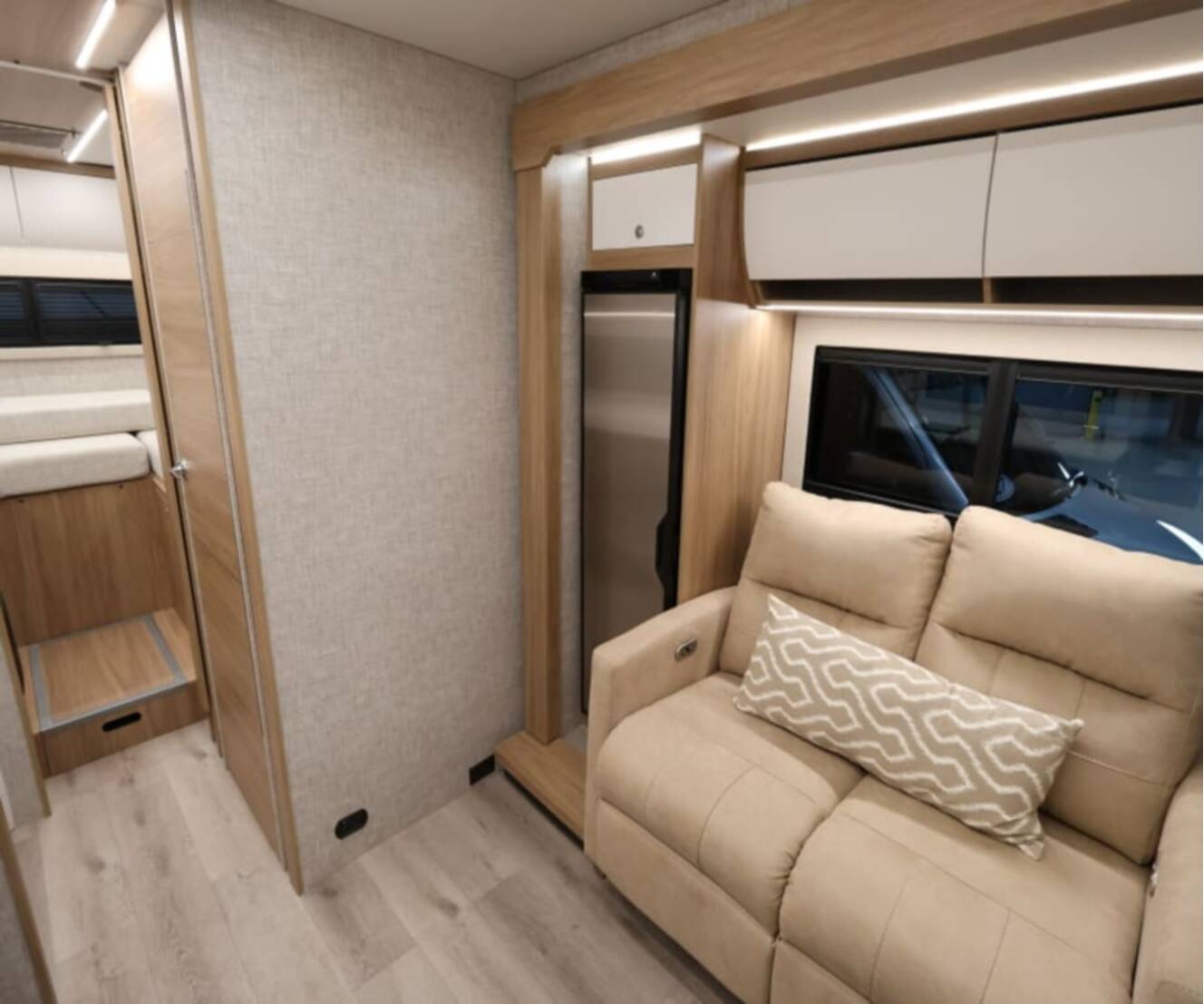 A photo of this 2027 Tiffin WAYFARER 25XLW