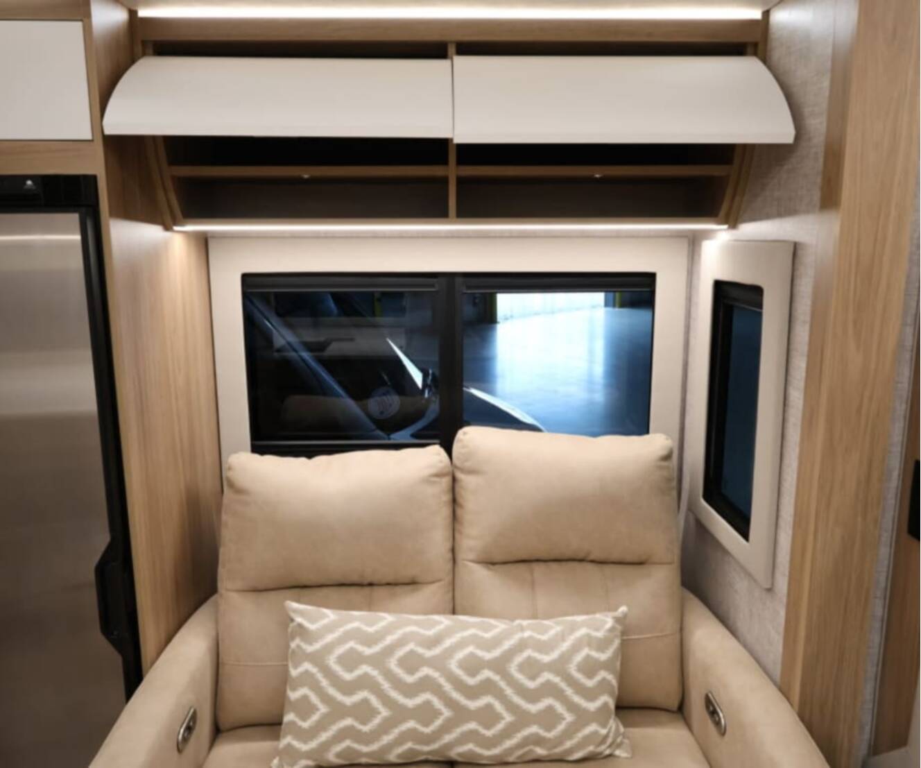 A photo of this 2027 Tiffin WAYFARER 25XLW