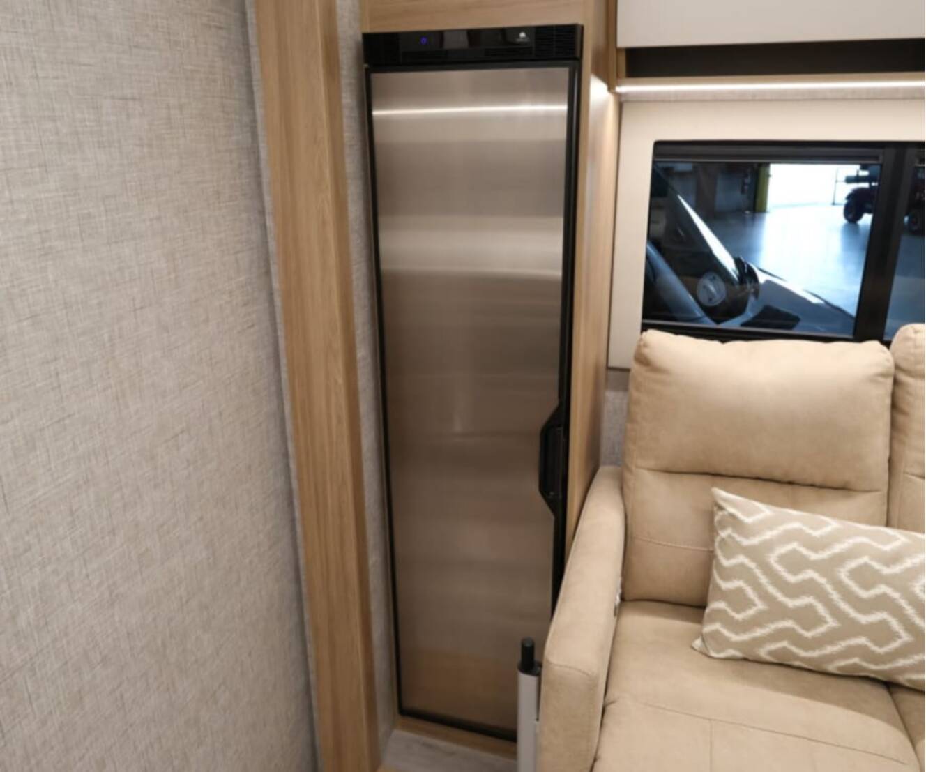 A photo of this 2027 Tiffin WAYFARER 25XLW