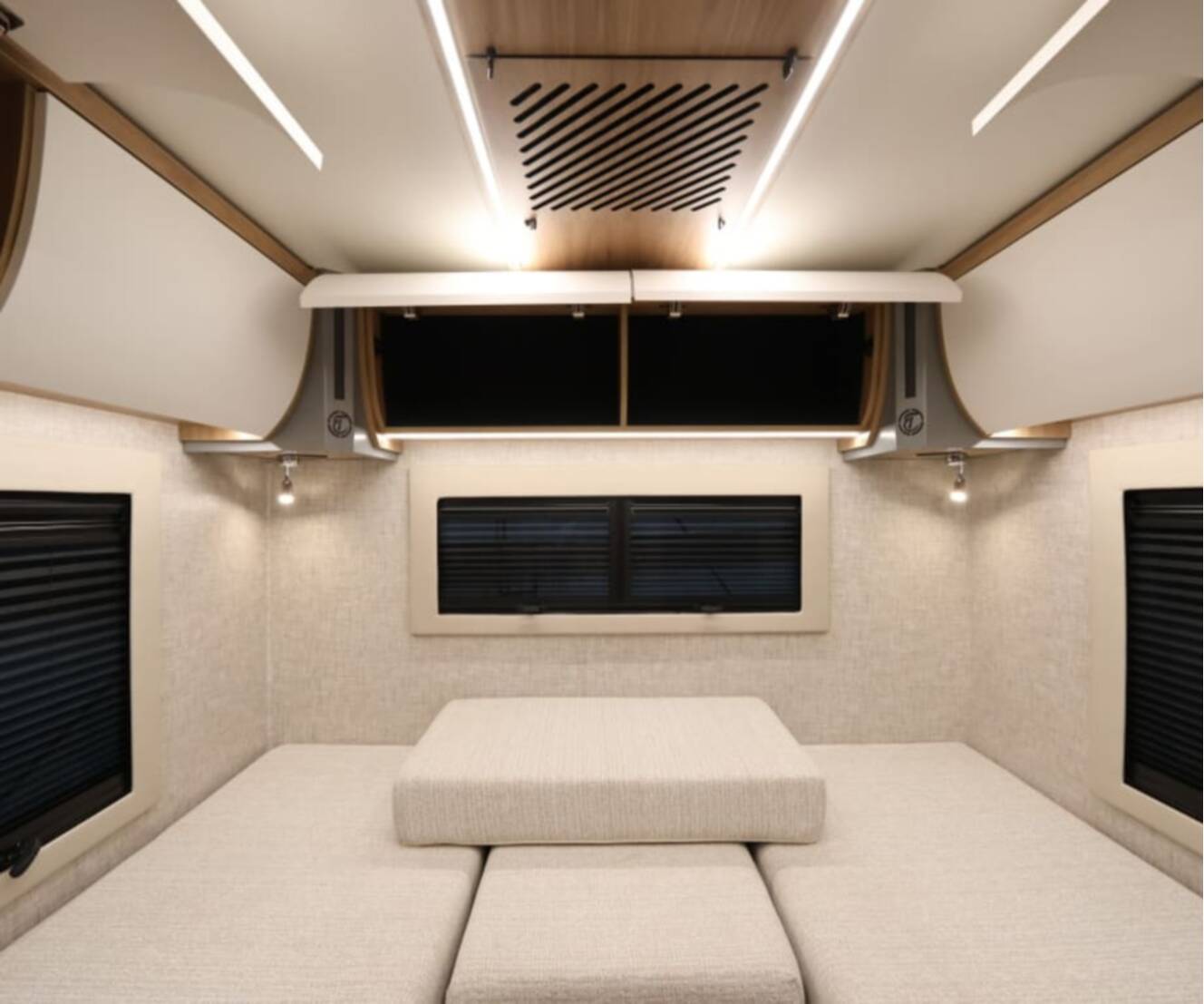 A photo of this 2027 Tiffin WAYFARER 25XLW