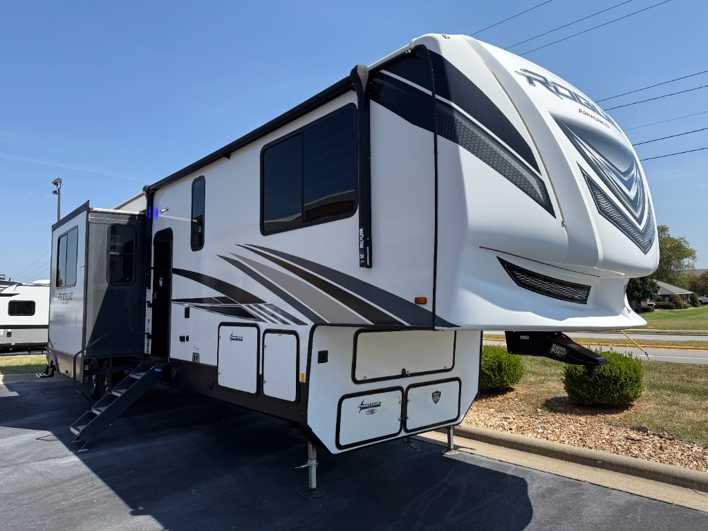 2022 Forest River Rv Vengeance Rogue Armored VGF351G2 Fifth Wheel Toy Hauler RV