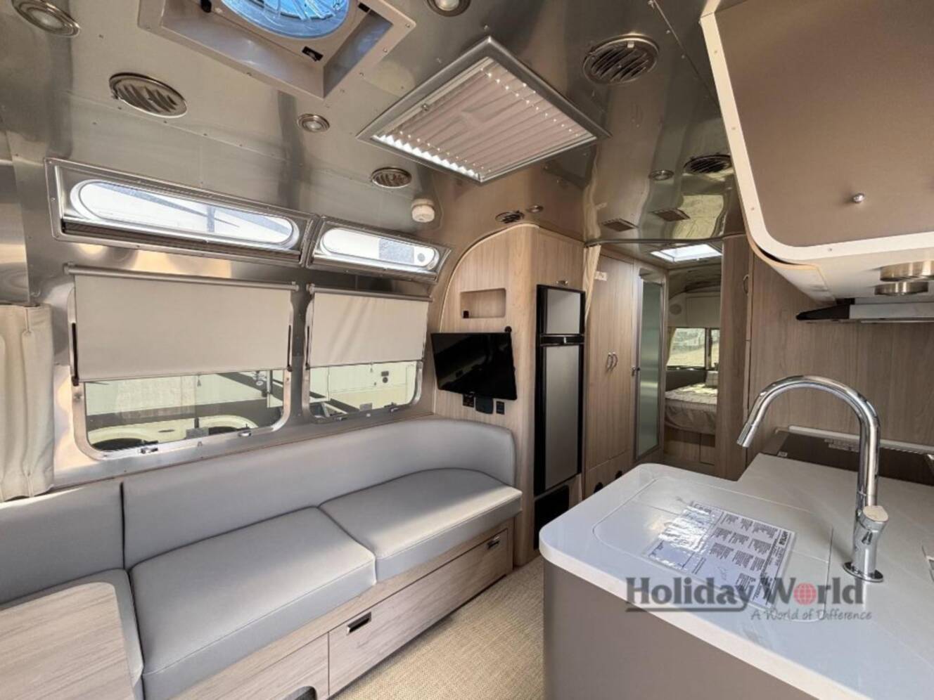 A photo of this 2019 Airstream Globetrotter 27FB