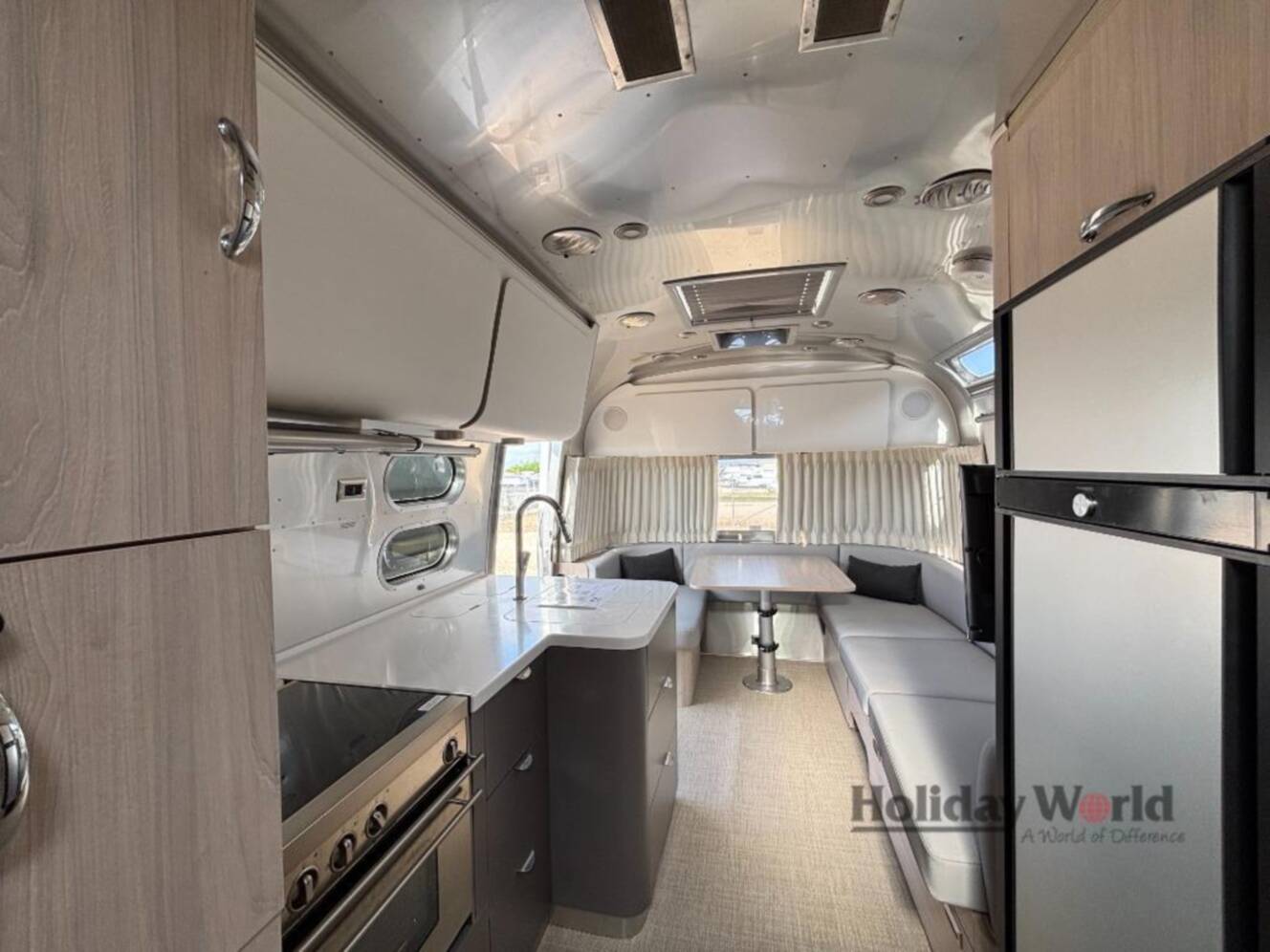 A photo of this 2019 Airstream Globetrotter 27FB