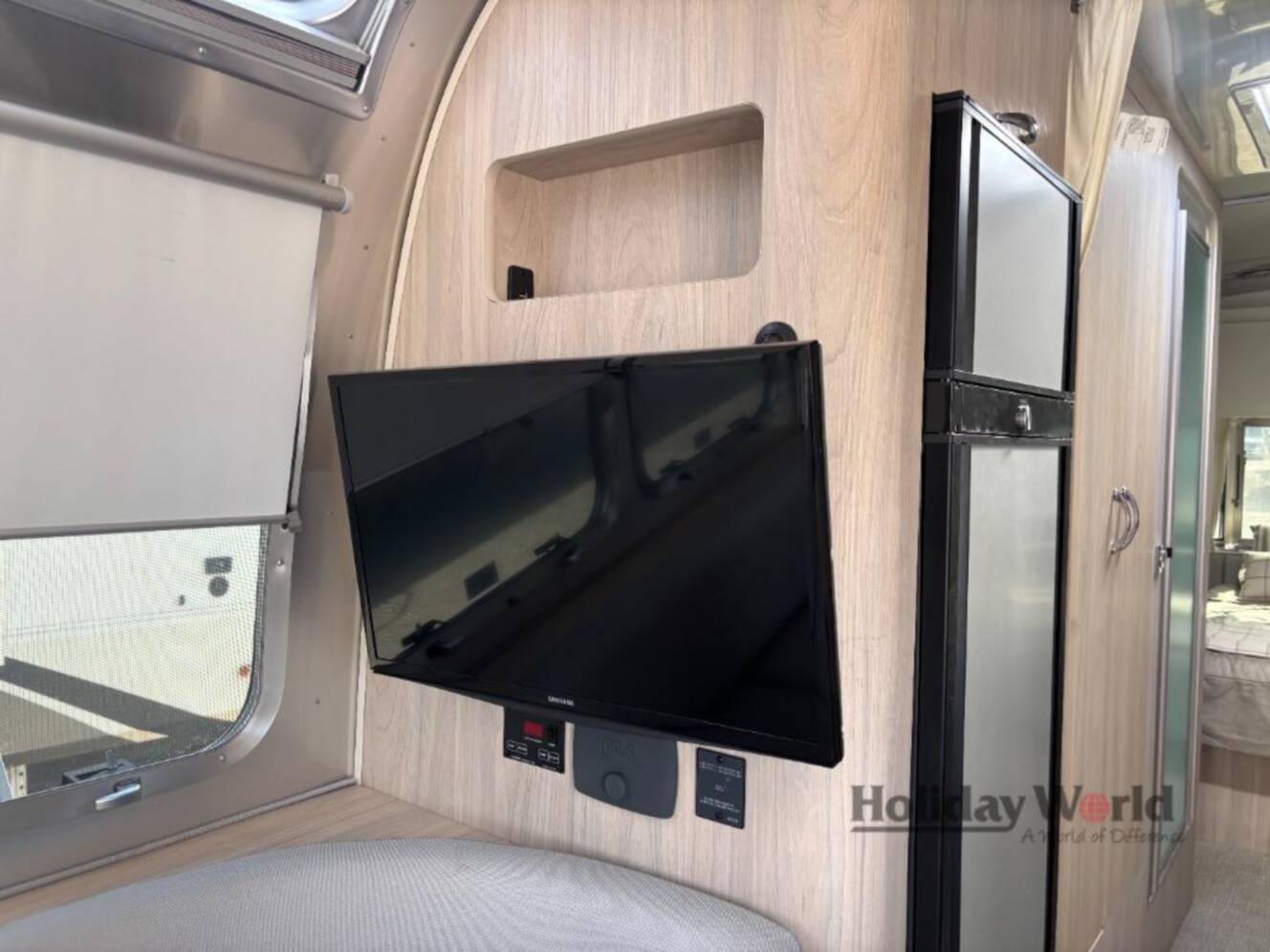 A photo of this 2019 Airstream Globetrotter 27FB