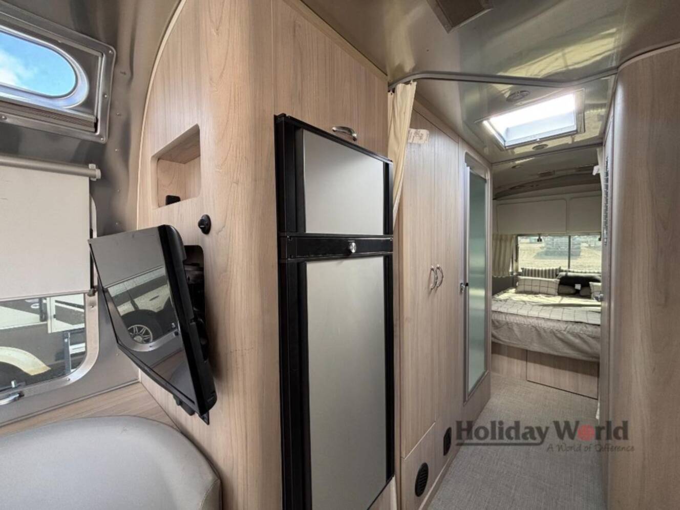 A photo of this 2019 Airstream Globetrotter 27FB