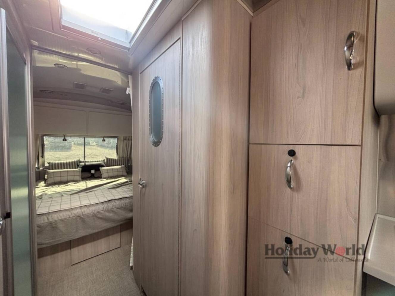 A photo of this 2019 Airstream Globetrotter 27FB