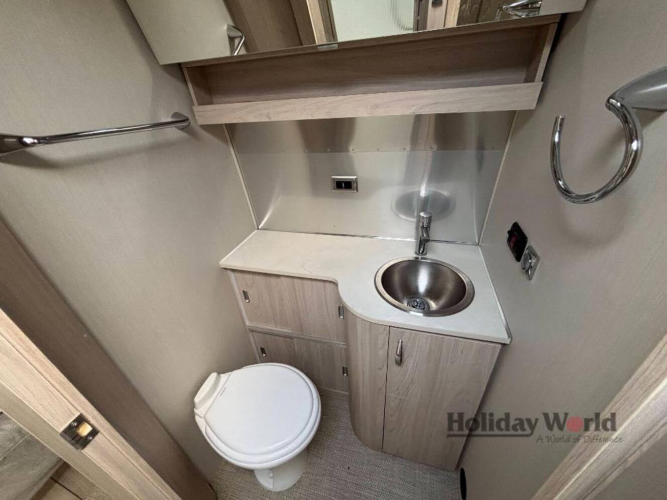 A photo of this 2019 Airstream Globetrotter 27FB
