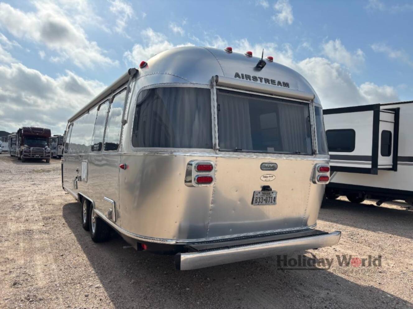 A photo of this 2019 Airstream Globetrotter 27FB