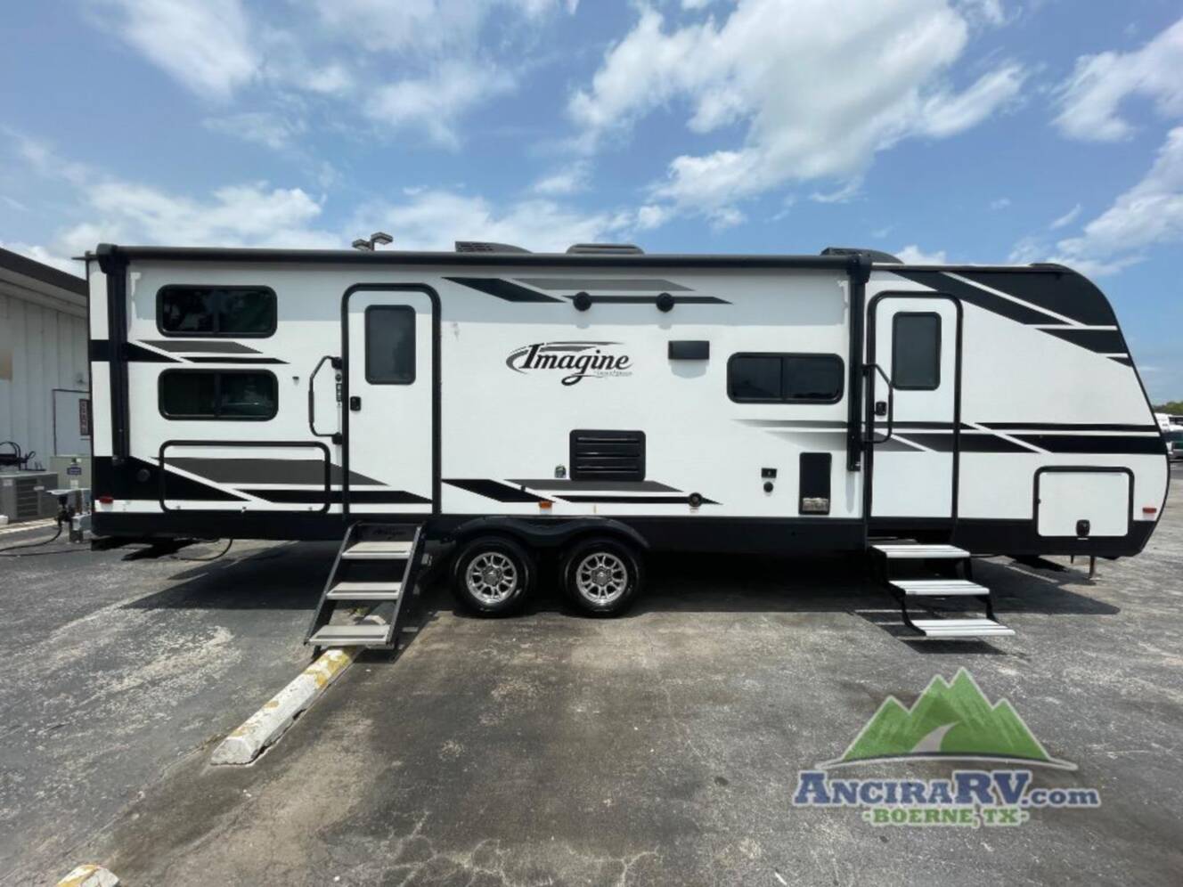 A photo of this 2021 Grand Design Imagine 2800BH