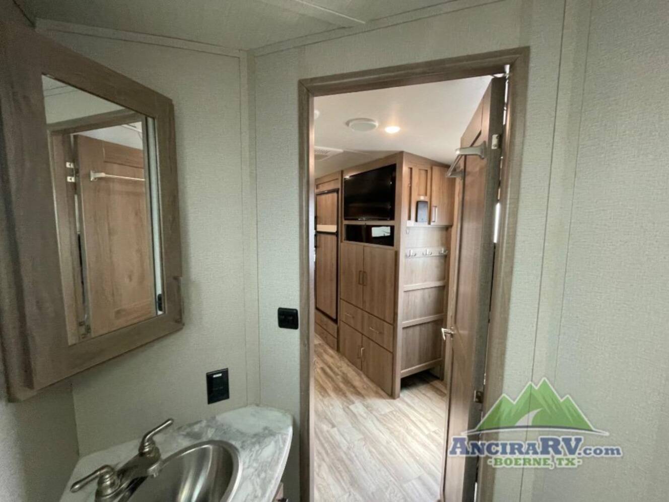 A photo of this 2021 Grand Design Imagine 2800BH