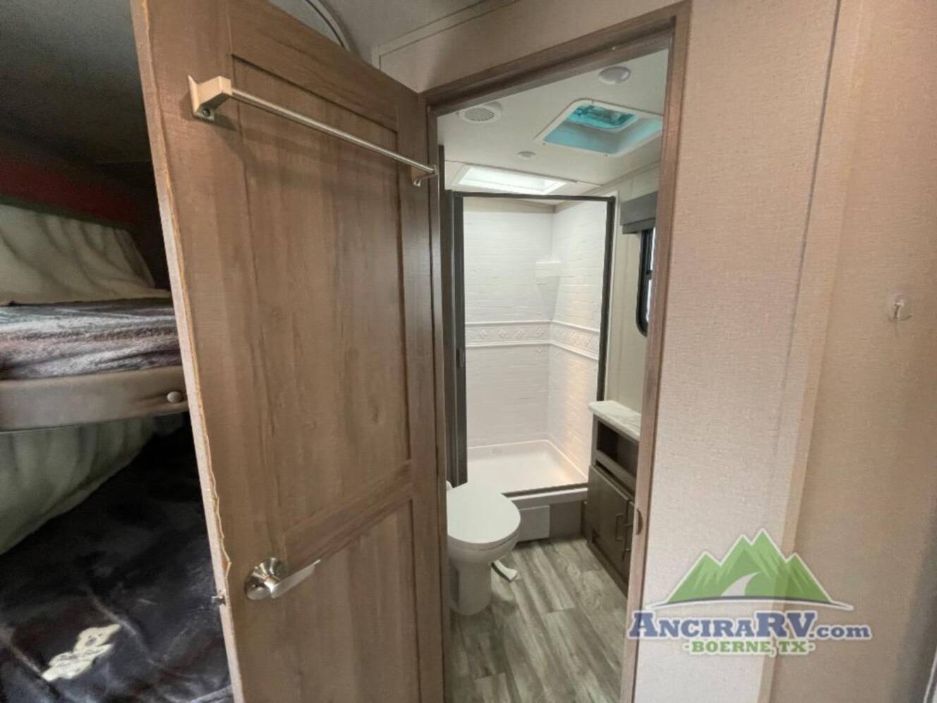 A photo of this 2021 Grand Design Imagine 2800BH