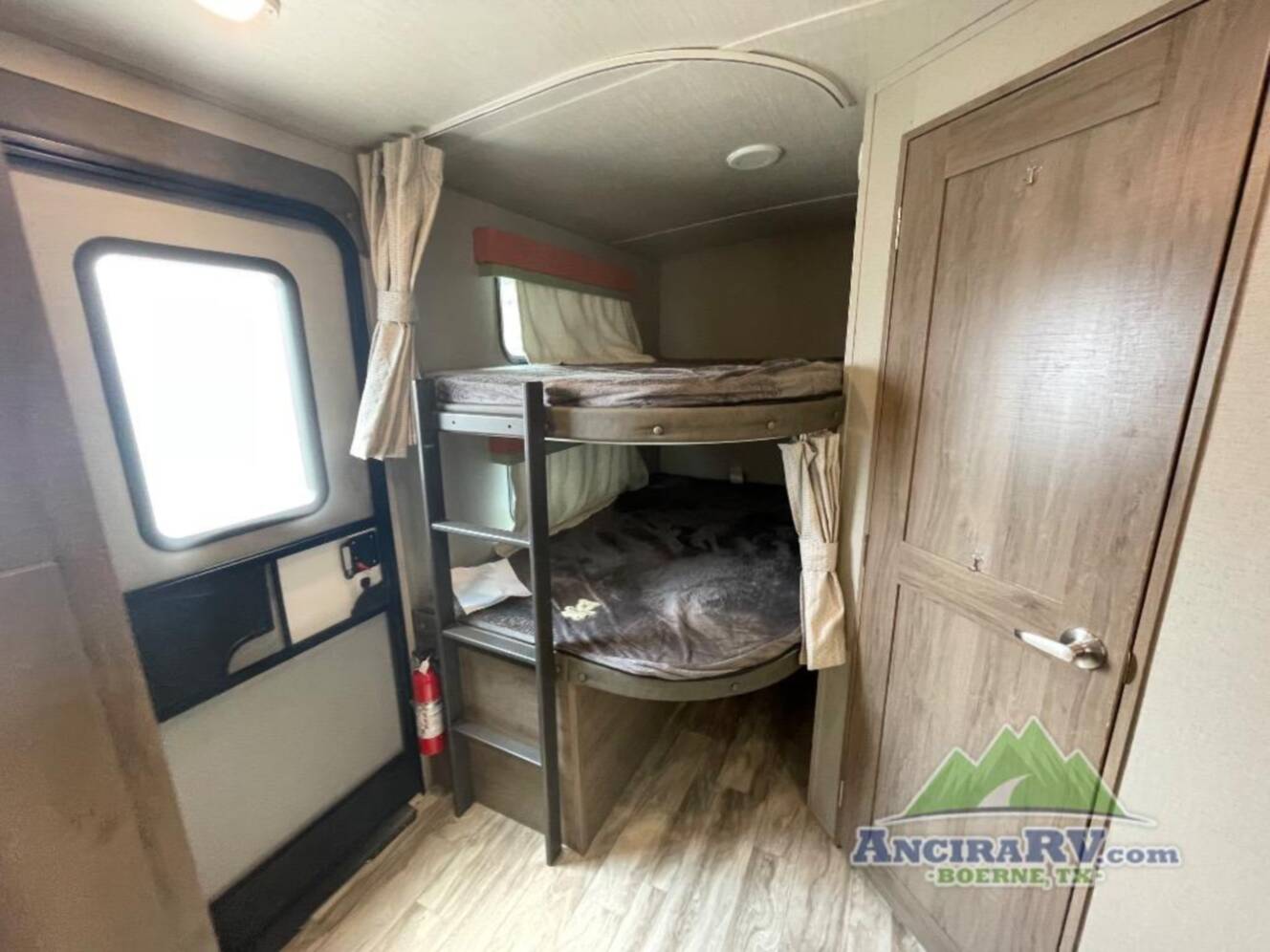 A photo of this 2021 Grand Design Imagine 2800BH