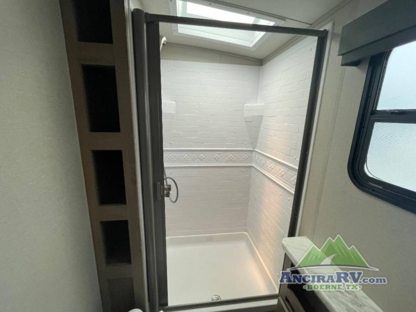 A photo of this 2021 Grand Design Imagine 2800BH