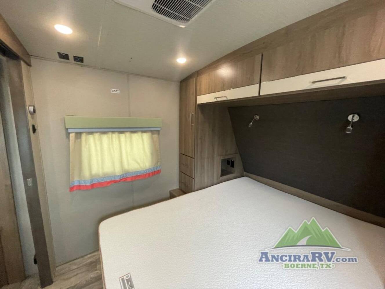 A photo of this 2021 Grand Design Imagine 2800BH