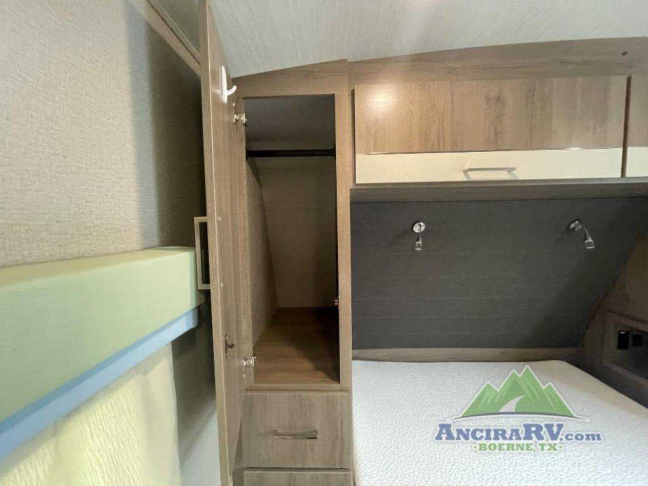 A photo of this 2021 Grand Design Imagine 2800BH