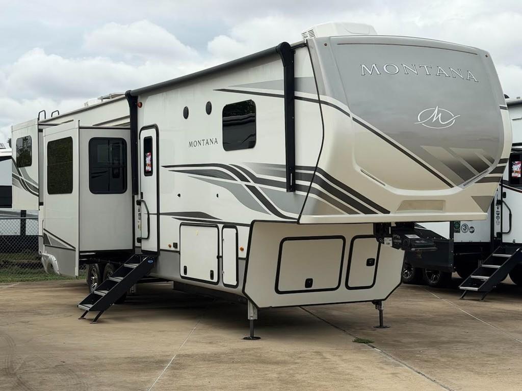 2023 Keystone Rv Montana 3793RD in kerrville TX