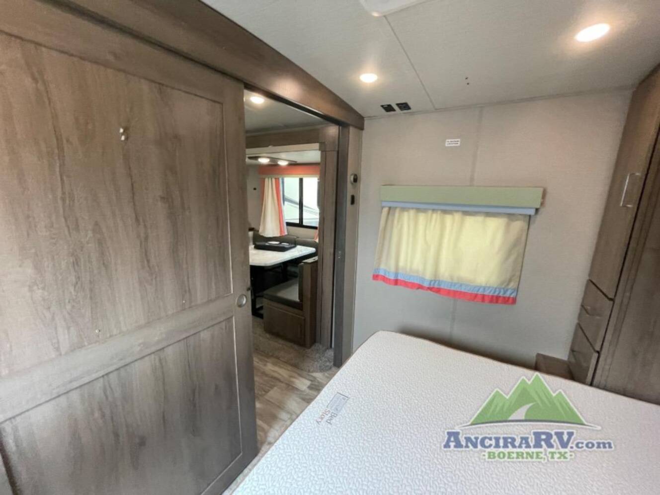 A photo of this 2021 Grand Design Imagine 2800BH