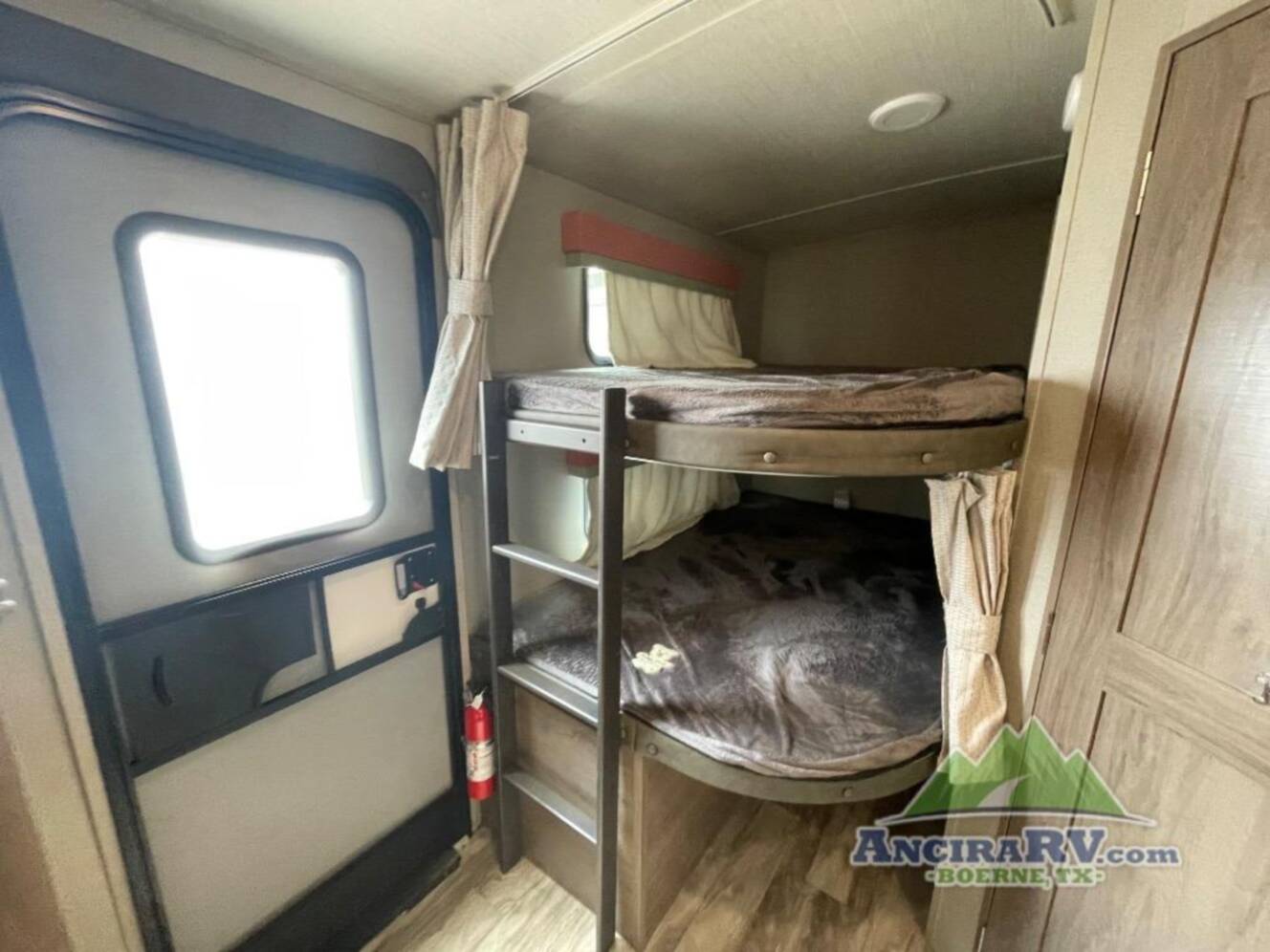A photo of this 2021 Grand Design Imagine 2800BH