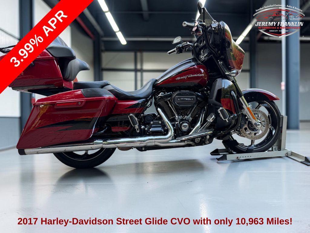 2017 Harley-Davidson Street Glide in Blue Springs, MO