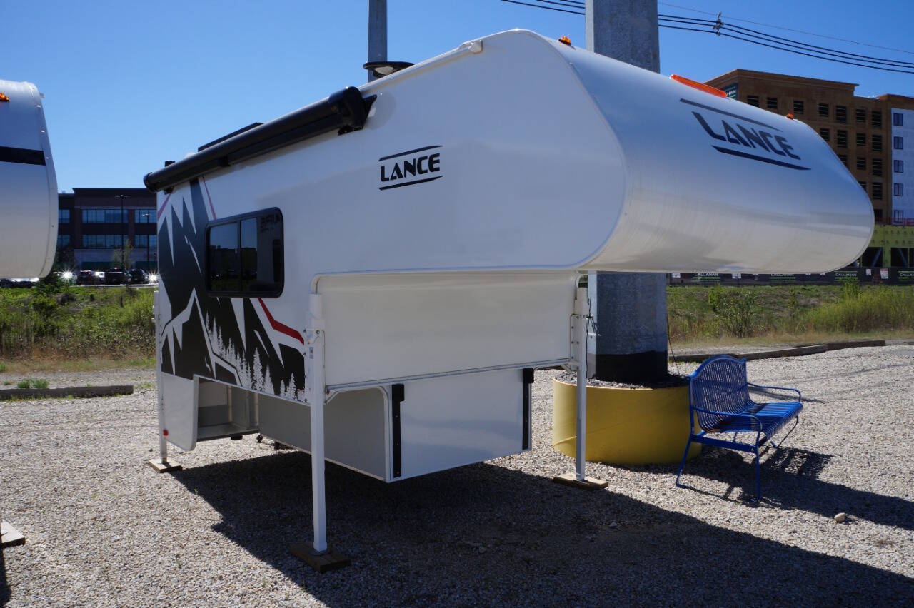 2025 Lance SQ825 RV