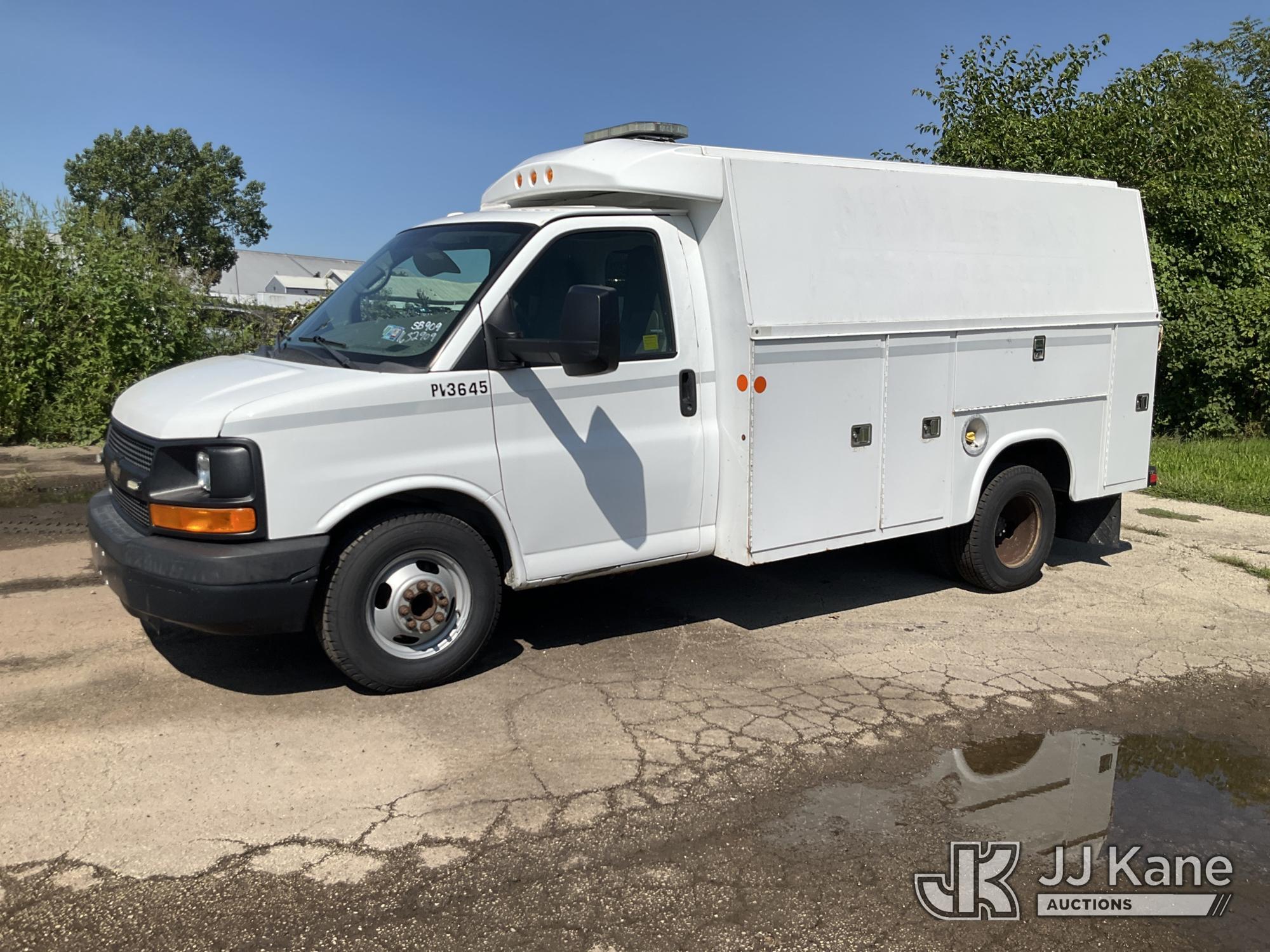 2013 CHEVROLET Express G3500 in South Beloit, IL