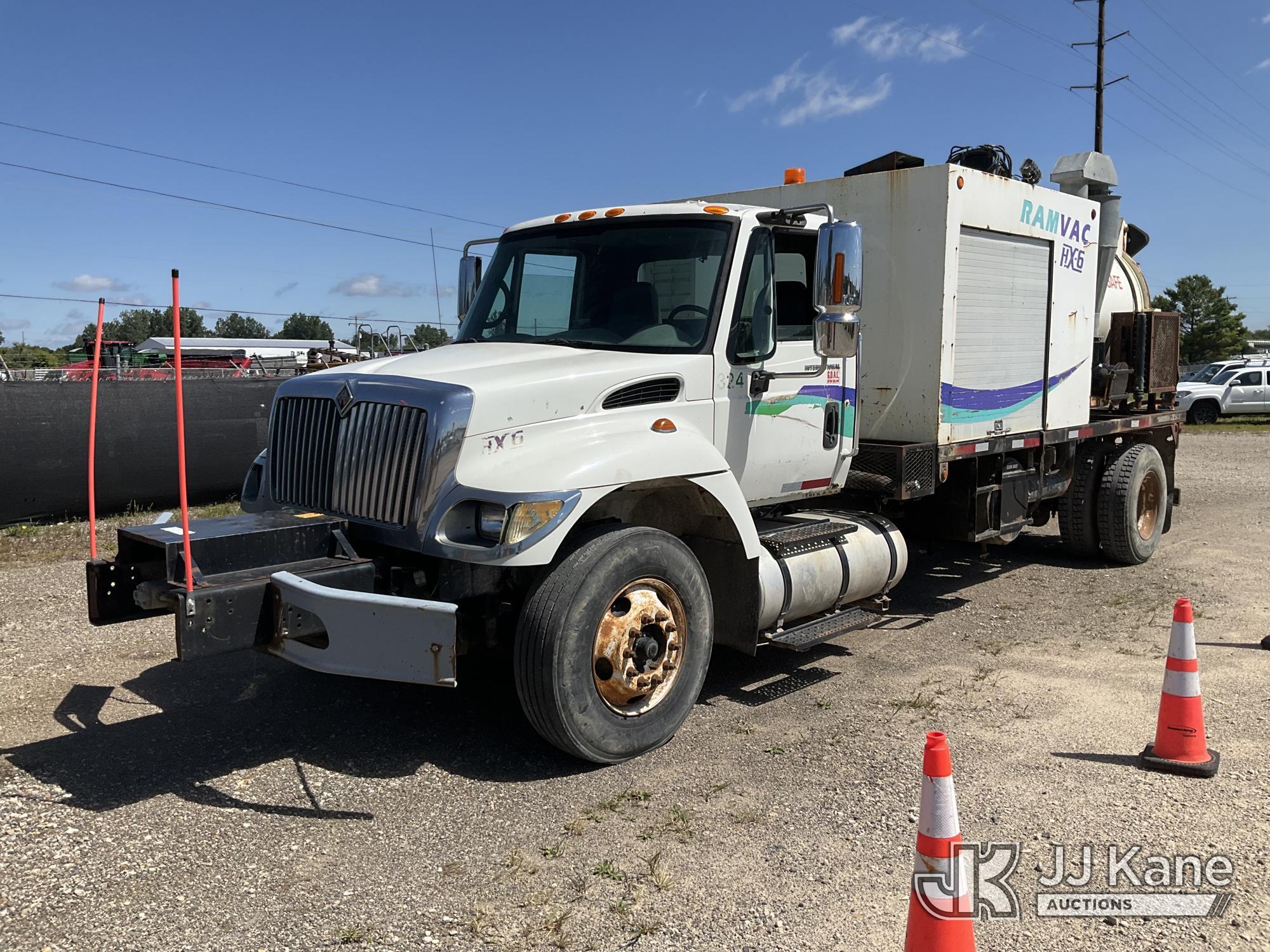 2006 International 7400 in Charlotte, MI