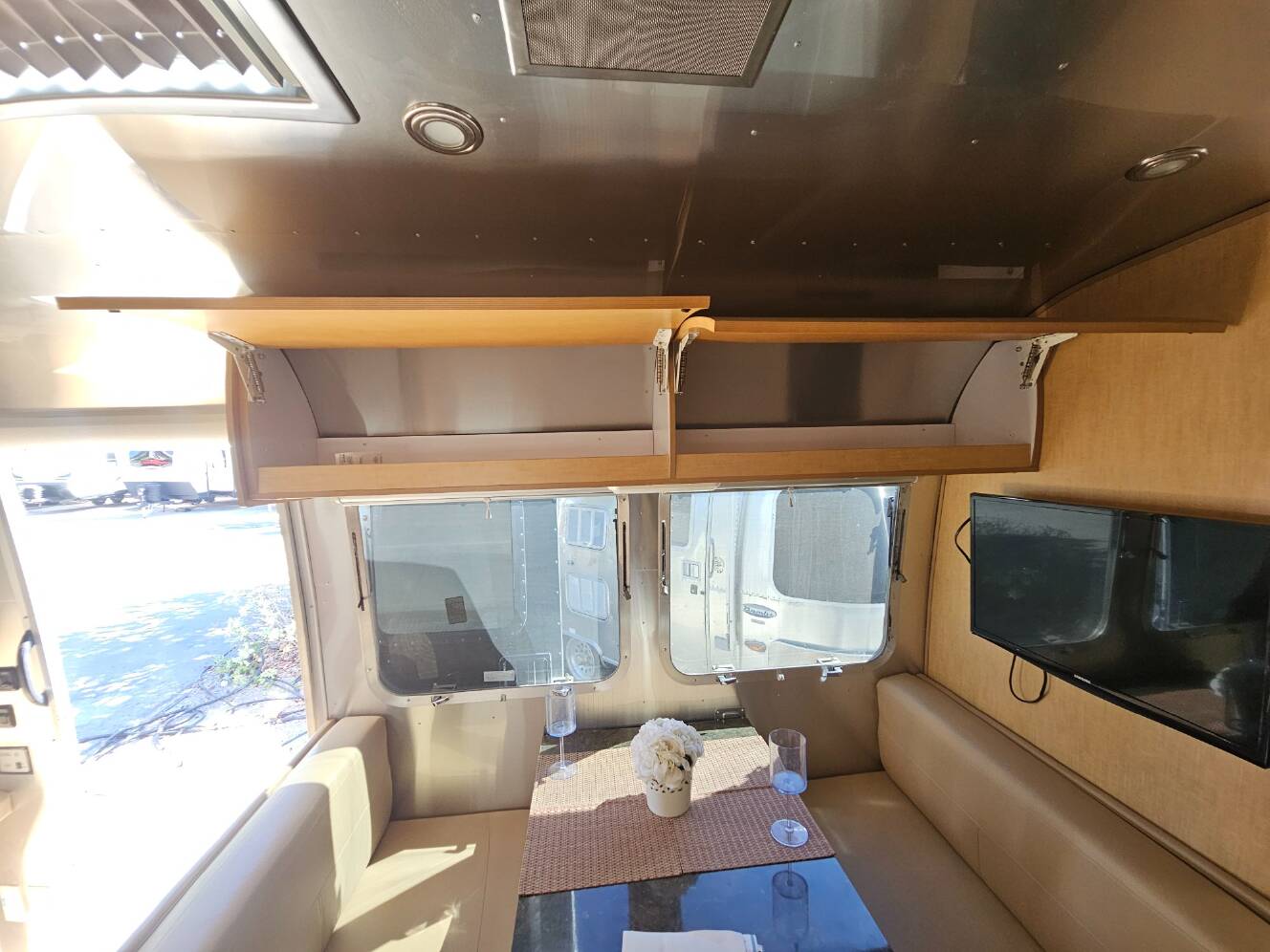 A photo of this 2016 Airstream Flying Cloud 28