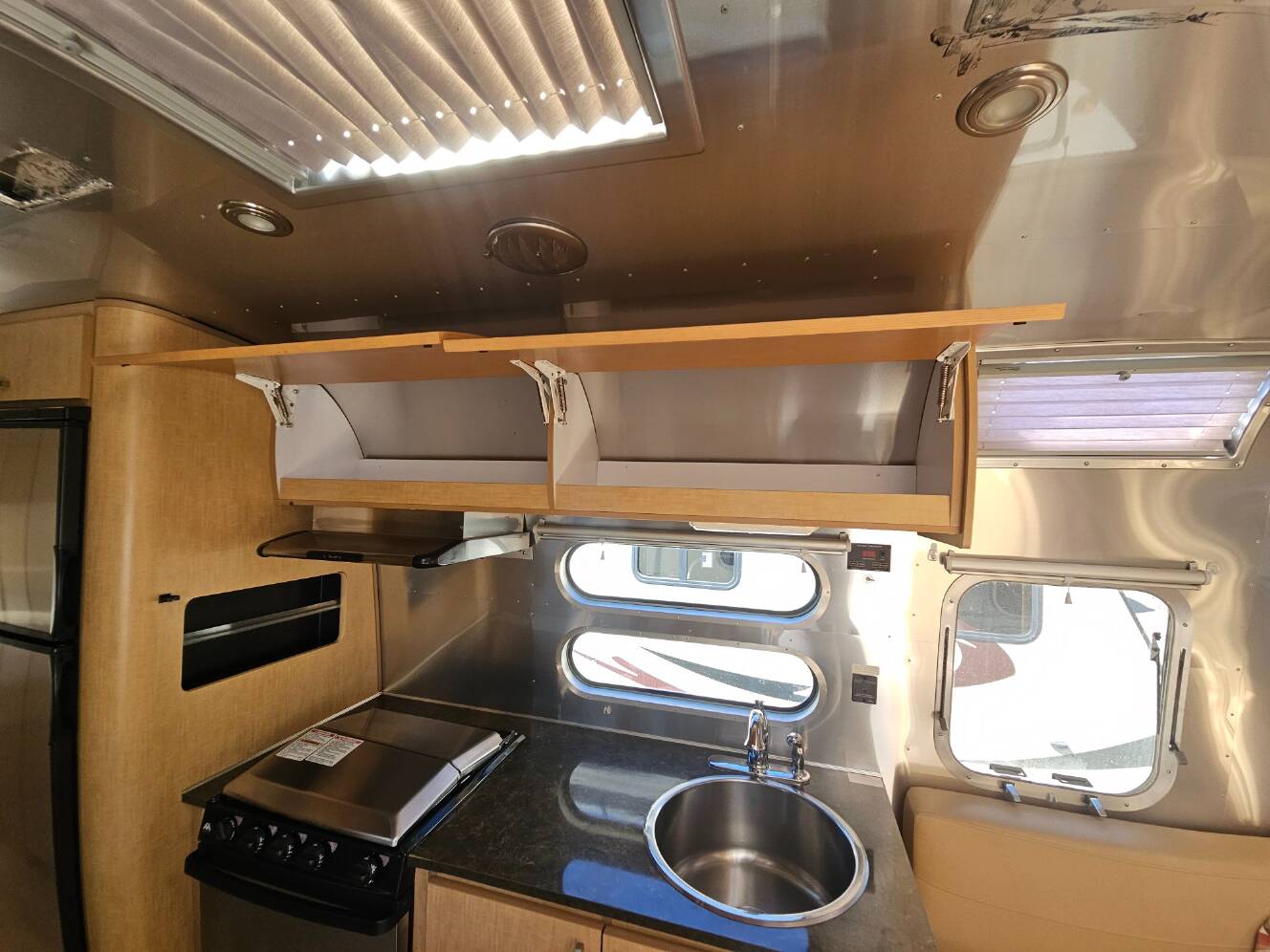 A photo of this 2016 Airstream Flying Cloud 28