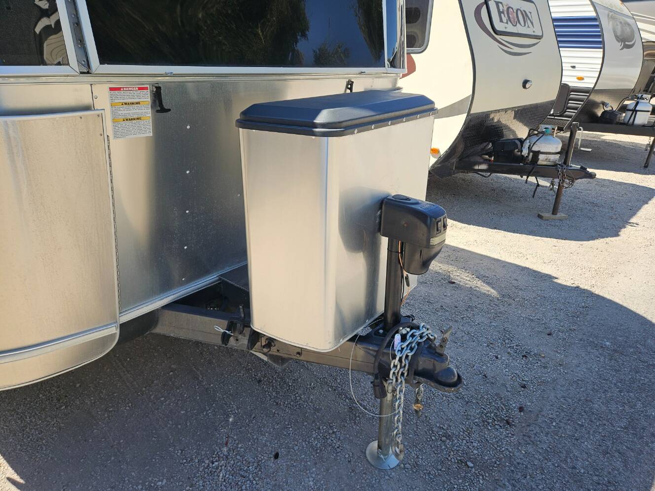 A photo of this 2016 Airstream Flying Cloud 28
