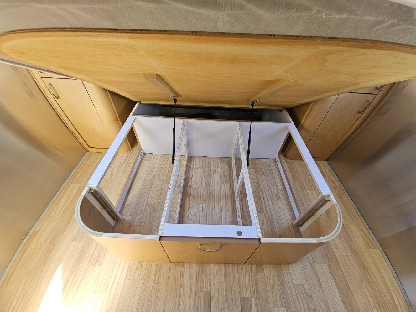 A photo of this 2016 Airstream Flying Cloud 28