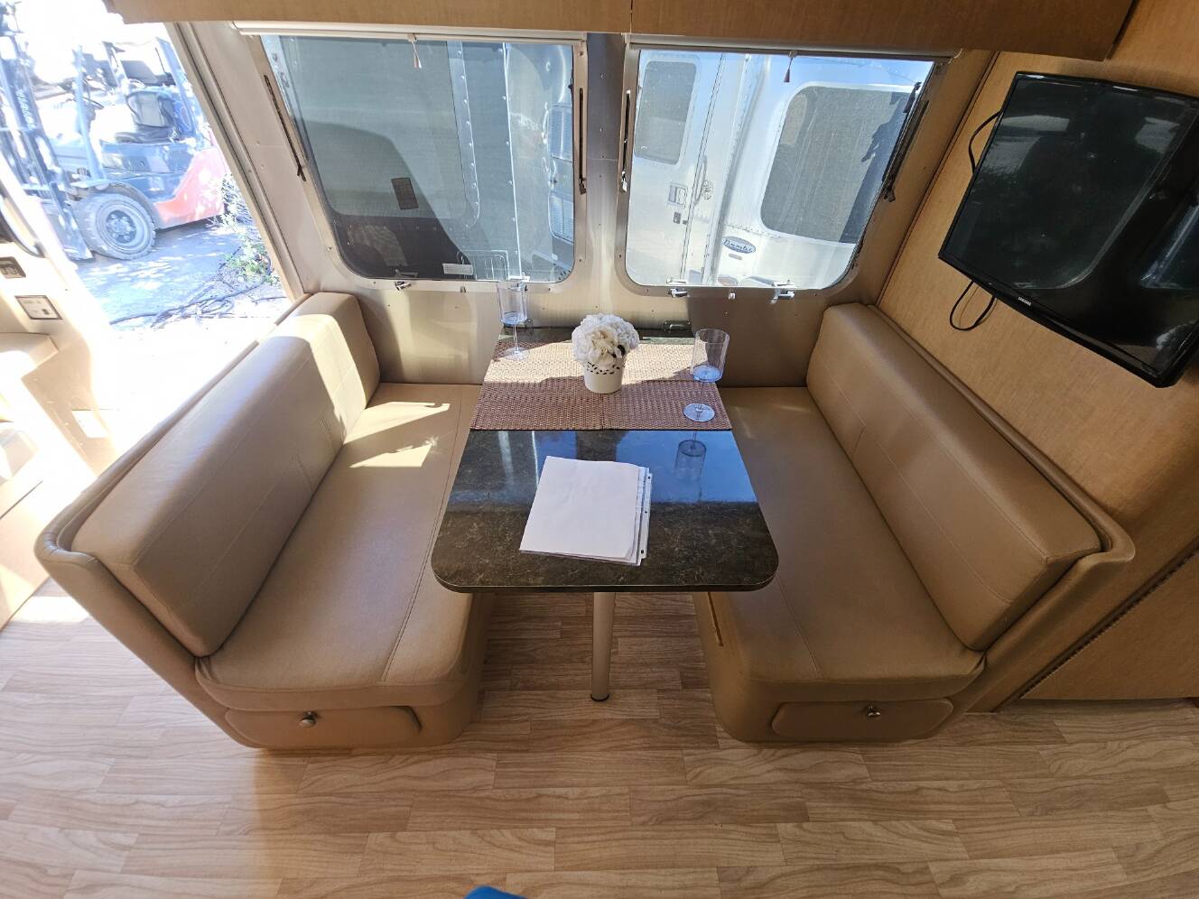A photo of this 2016 Airstream Flying Cloud 28
