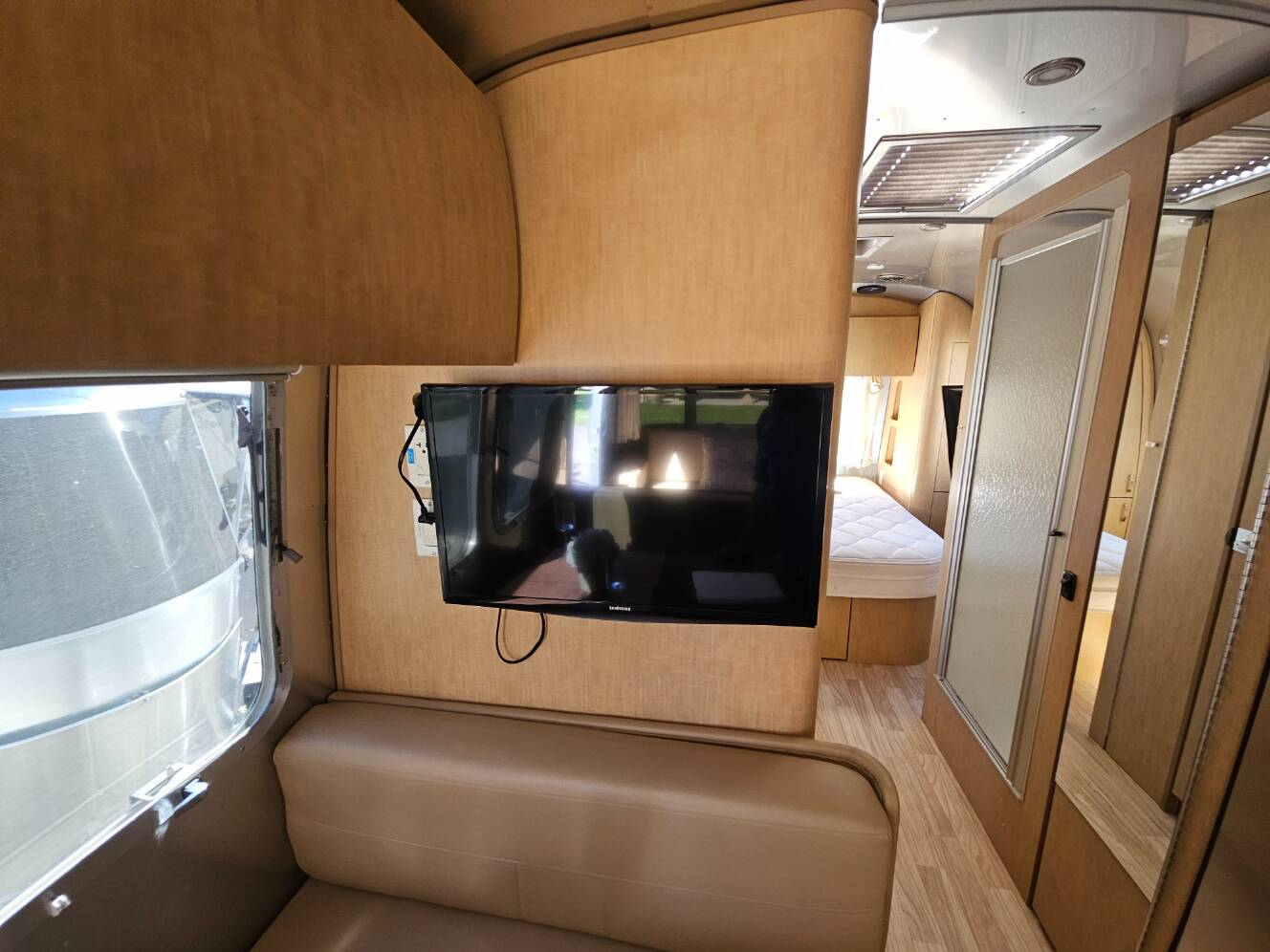 A photo of this 2016 Airstream Flying Cloud 28