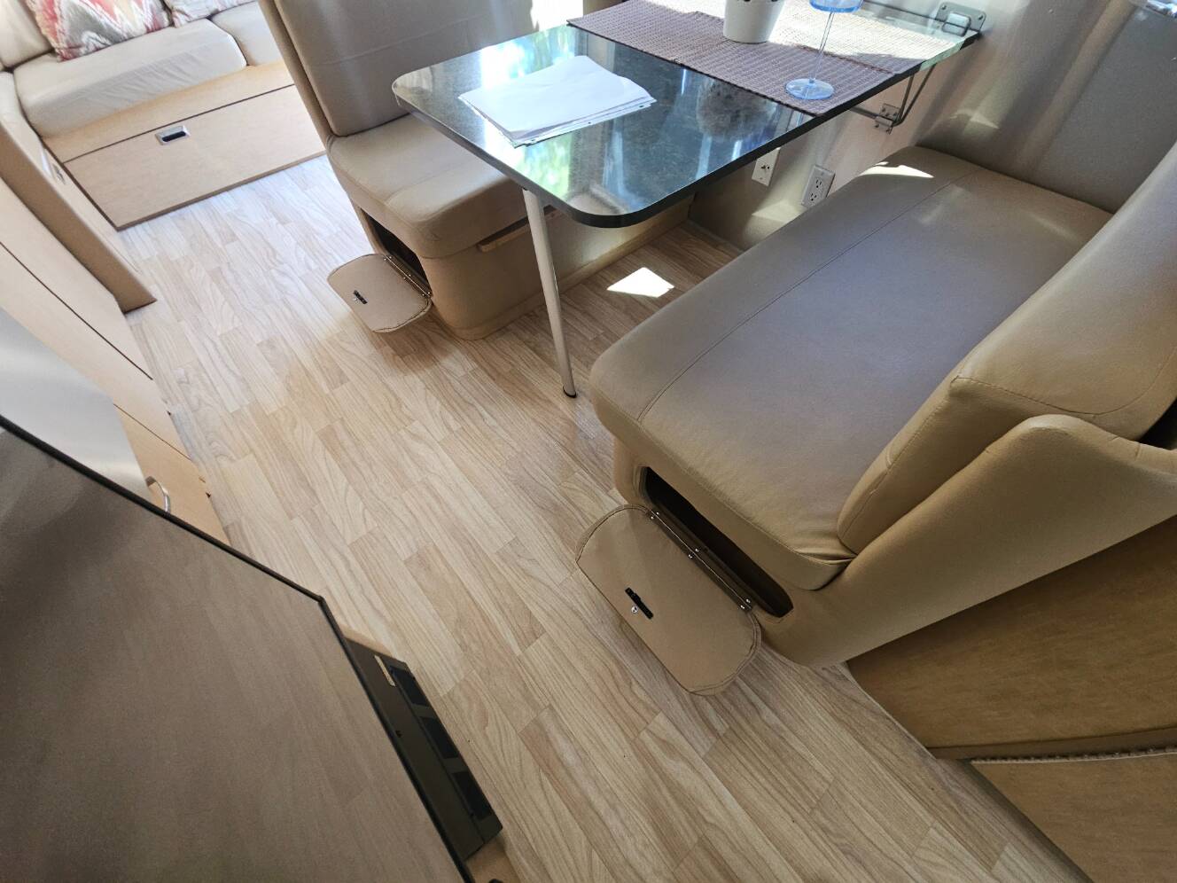 A photo of this 2016 Airstream Flying Cloud 28